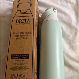 Brita Filtering Water Bottle - Light Green